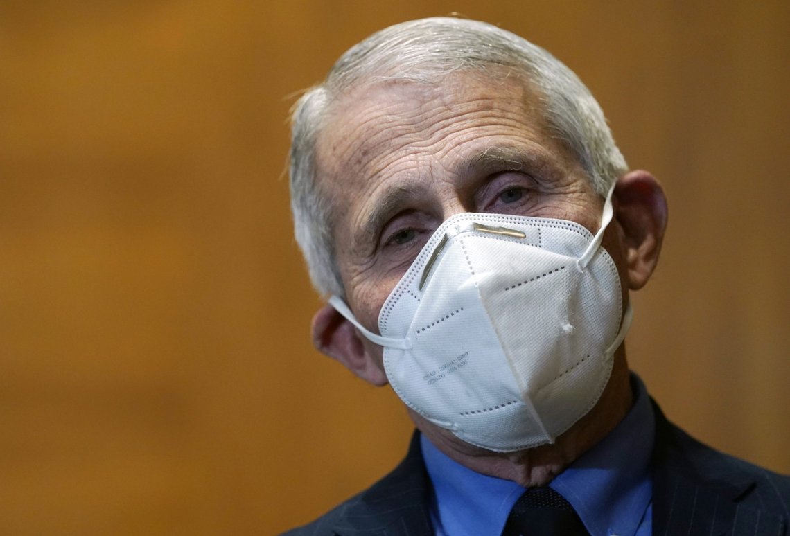 USAs smittevernrådgiver Anthony Fauci (81) har fått covid-19. 81-åringen er fullvaksinert og har fått to påfyllingsdoser. Foto: Mariam Zuhaib / AP / NTB USAs smittevernrådgiver Anthony Fauci (81) har fått covid-19. 81-åringen er fullvaksinert og har fått to påfyllingsdoser. Foto: Mariam Zuhaib / AP / NTB