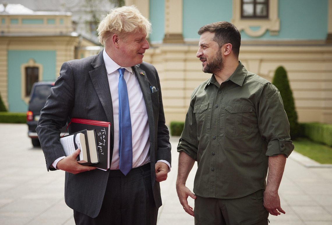 Statsminister Boris Johnson dukket uventet opp i Kyiv fredag, der han møtte Ukrainas president Volodymyr Zelenskyj. Foto: Ukrainas presidentkontor via AP / NTB Statsminister Boris Johnson dukket uventet opp i Kyiv fredag, der han møtte Ukrainas president Volodymyr Zelenskyj. Foto: Ukrainas presidentkontor via AP / NTB