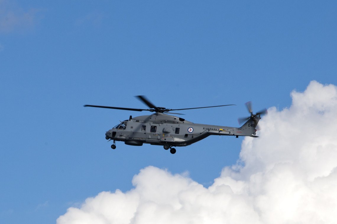 NH90 blir historie etter at regjeringen fredag bestemte seg for å si opp kontrakten med leverandøren for det skandalebefengte prosjektet. Her sees et NH90 helikopter fra Kystvakten i lufta over Oslofjorden under flyoppvisningen som markerte at det norske luftforsvaret er 100 år. Foto: Paul Kleiven / NTB NH90 blir historie etter at regjeringen fredag bestemte seg for å si opp kontrakten med leverandøren for det skandalebefengte prosjektet. Her sees et NH90 helikopter fra Kystvakten i lufta over Oslofjorden under flyoppvisningen som markerte at det norske luftforsvaret er 100 år. Foto: Paul Kleiven / NTB
