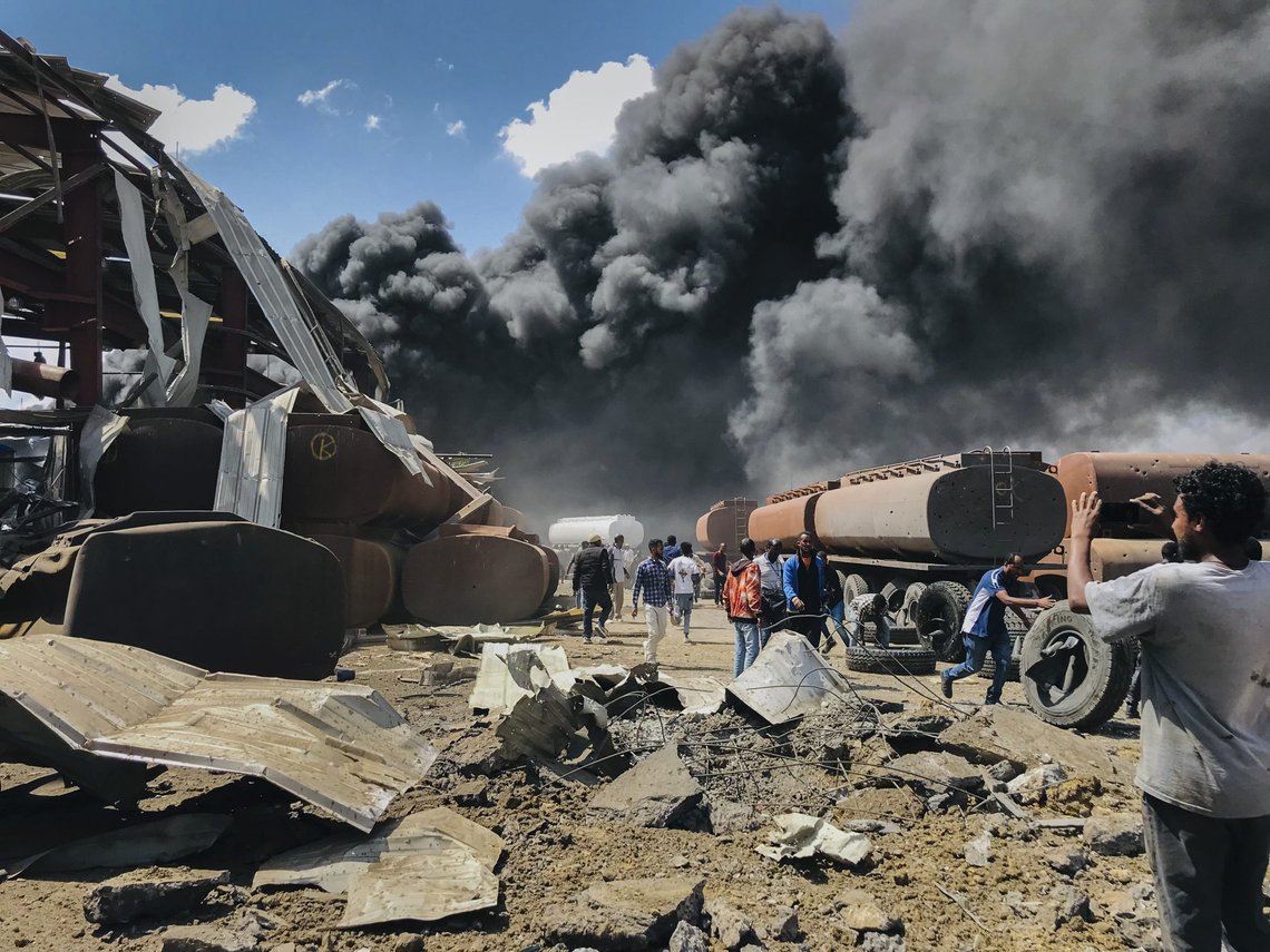 Bildet viser åstedet for et luftangrep i Mekele, hovedstaden i Tigray-regionen i Etiopia i oktober ifjor. Foto: AP / NTB Bildet viser åstedet for et luftangrep i Mekele, hovedstaden i Tigray-regionen i Etiopia i oktober ifjor. Foto: AP / NTB