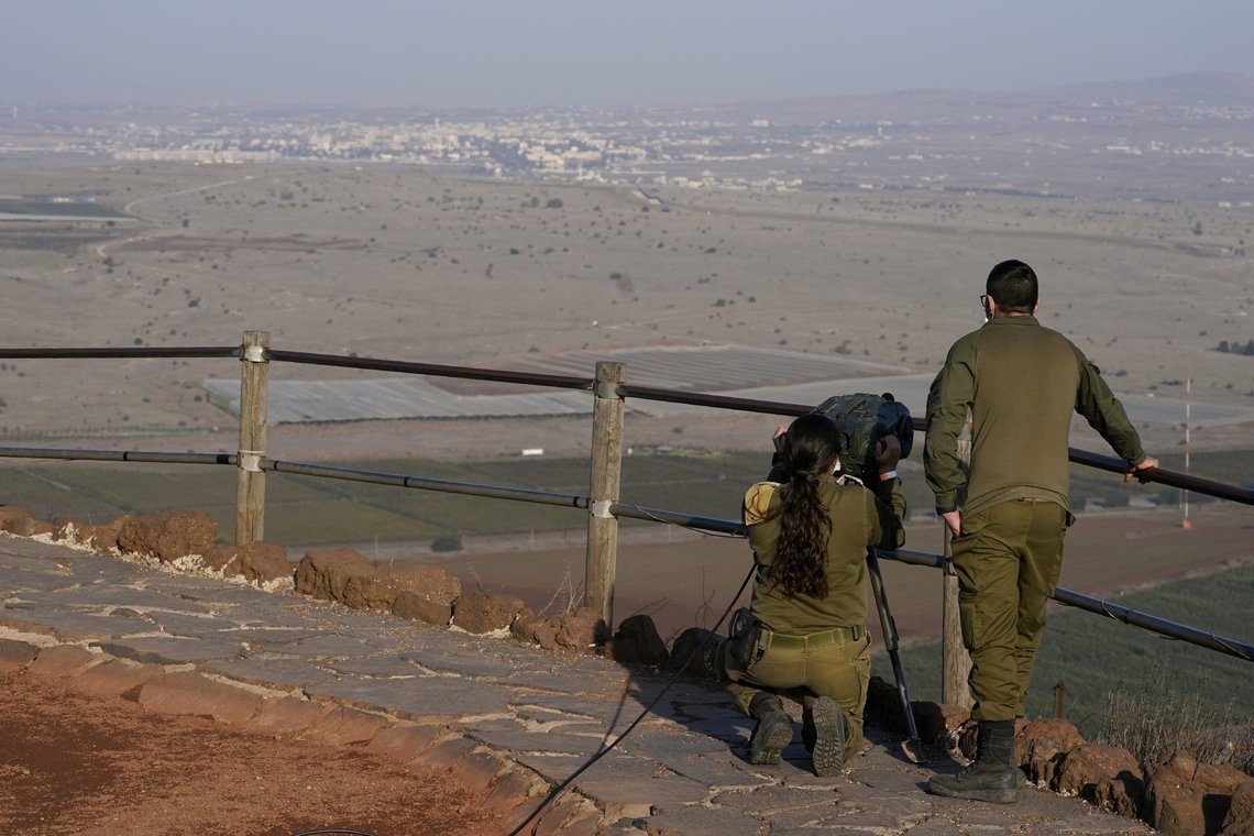 Israeli soldiers observe Al Qunaitra, Syria, across the border from Mount Bental in the Israeli-controlled Golan Heights, Thursday, Nov. 19, 2020, prior to a visit by Secretary of State Mike Pompeo and Israel's Foreign Minister Gabi Ashkenazi. (AP Photo/Patrick Semansky, Pool) Israeli soldiers observe Al Qunaitra, Syria, across the border from Mount Bental in the Israeli-controlled Golan Heights, Thursday, Nov. 19, 2020, prior to a visit by Secretary of State Mike Pompeo and Israel's Foreign Minister Gabi Ashkenazi. (AP Photo/Patrick Semansky, Pool)
