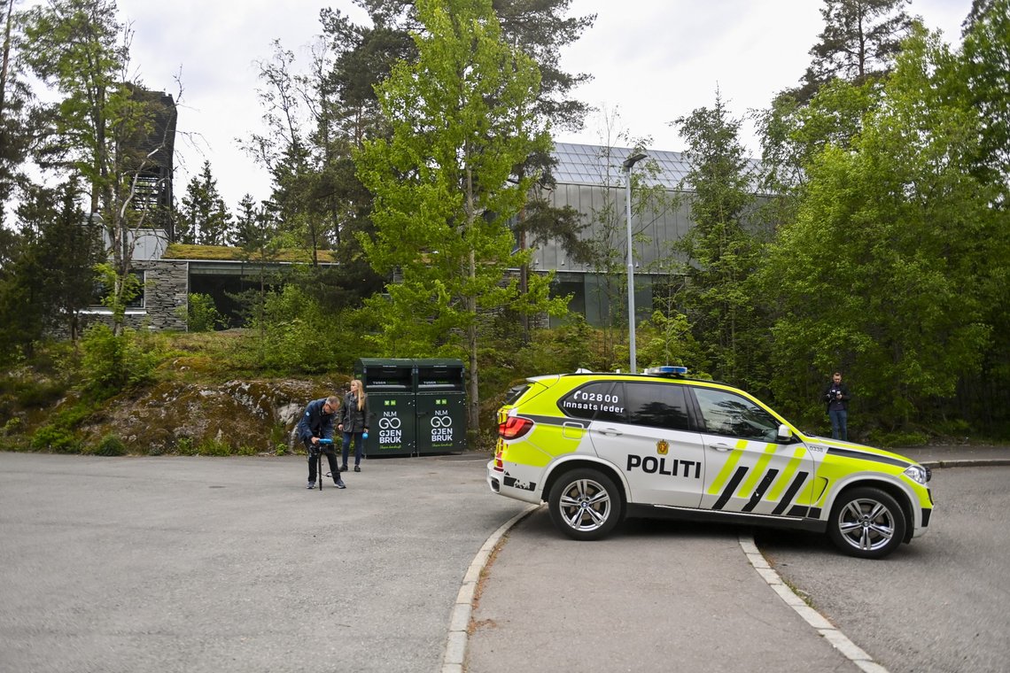En mann ble funnet skutt på Mortensrud i Oslo søndag kveld. Torsdag har en antatt gjerningsperson meldt seg for politiet. Foto: Annika Byrde / NTB En mann ble funnet skutt på Mortensrud i Oslo søndag kveld. Torsdag har en antatt gjerningsperson meldt seg for politiet. Foto: Annika Byrde / NTB