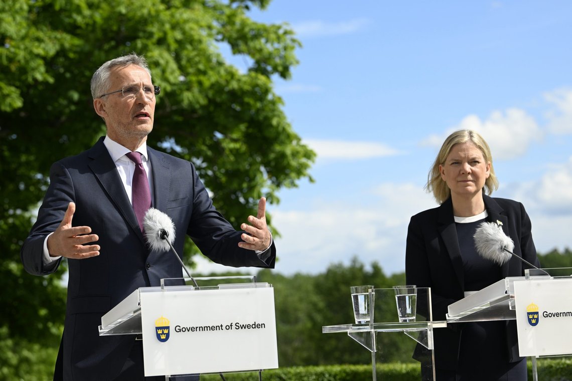 Statsminister Magdalena Andersson og NATOs generalsekretær Jens Stoltenberg under mandagens pressekonferanse.
Foto: Henrik Montgomery / AP / TT / NTB Statsminister Magdalena Andersson og NATOs generalsekretær Jens Stoltenberg under mandagens pressekonferanse.
Foto: Henrik Montgomery / AP / TT / NTB