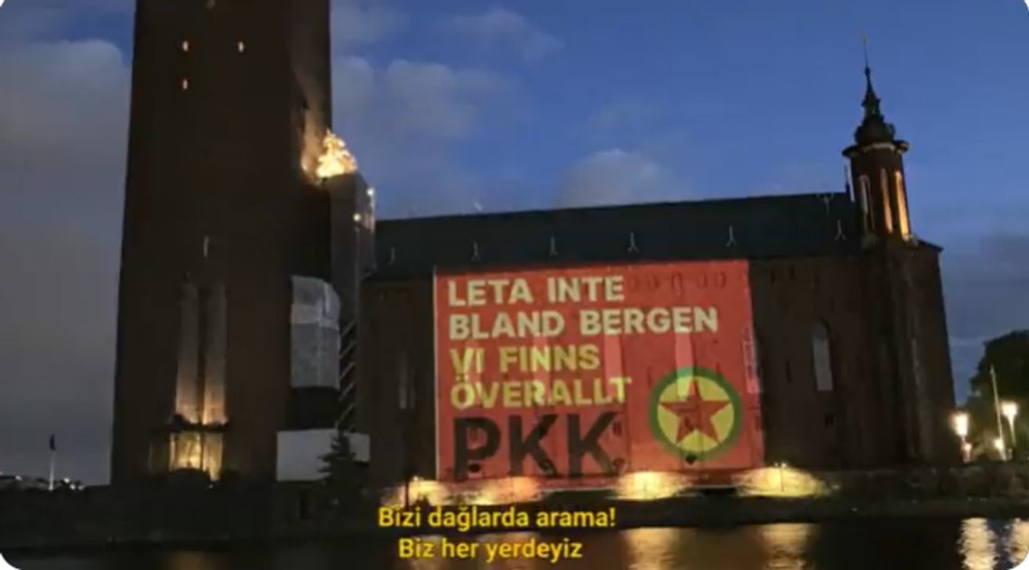 Stockholms rådhusfasade natt til tirsdag. Foto: Skjermdump fra Twitter-video. Stockholms rådhusfasade natt til tirsdag. Foto: Skjermdump fra Twitter-video.