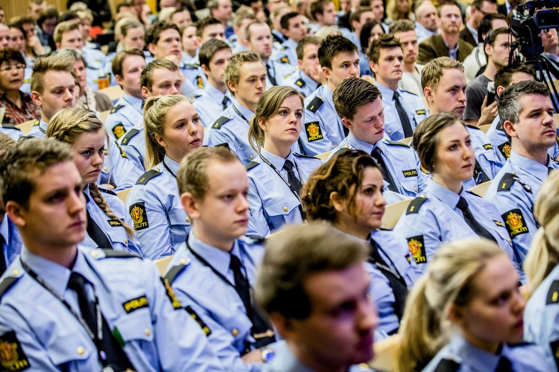 OSLO 20130320.
Politistudenter i salen under fremleggelsen av stortingsmeldinga "Terrorberedskap" som følger opp rapporten fra 22. juli-kommisjonen på Politihøyskolen i Oslo onsdag.
Foto: Stian Lysberg Solum / NTB OSLO 20130320.
Politistudenter i salen under fremleggelsen av stortingsmeldinga "Terrorberedskap" som følger opp rapporten fra 22. juli-kommisjonen på Politihøyskolen i Oslo onsdag.
Foto: Stian Lysberg Solum / NTB