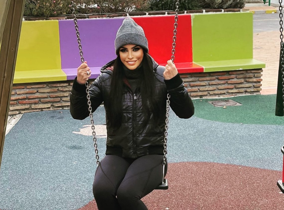 Kasia Gallanio (45) var tredje kone til 73 år gamle Abdelaziz bin Khalifa Al-Thani, onkelen til emiren fra Qatar. Skjermdump @kashounia, Instagram. Kasia Gallanio (45) var tredje kone til 73 år gamle Abdelaziz bin Khalifa Al-Thani, onkelen til emiren fra Qatar. Skjermdump @kashounia, Instagram.