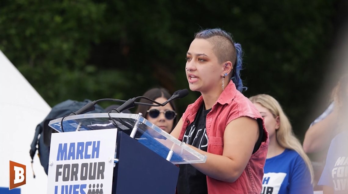 «X» González (tidligere kjent som Emma) overlevde masseskytingen i Parkland, og holdt tale under «March for Our Lives» lørdag. González fikk Greta Thunberg til å fremstå som balansert. Skjermdump video/Breitbart «X» González (tidligere kjent som Emma) overlevde masseskytingen i Parkland, og holdt tale under «March for Our Lives» lørdag. González fikk Greta Thunberg til å fremstå som balansert. Skjermdump video/Breitbart