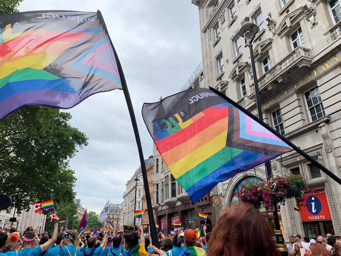 Slik ser de nye Pride-flaggene ut. Reklamebilde fra Flags.co.UK Slik ser de nye Pride-flaggene ut. Reklamebilde fra Flags.co.UK
