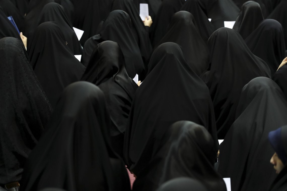 Tusenvis av muslimske kvinner demonstrerer til støtte for islamsk kleskode 2019. Foto: Vahid Salemi /AP / NTB Tusenvis av muslimske kvinner demonstrerer til støtte for islamsk kleskode 2019. Foto: Vahid Salemi /AP / NTB