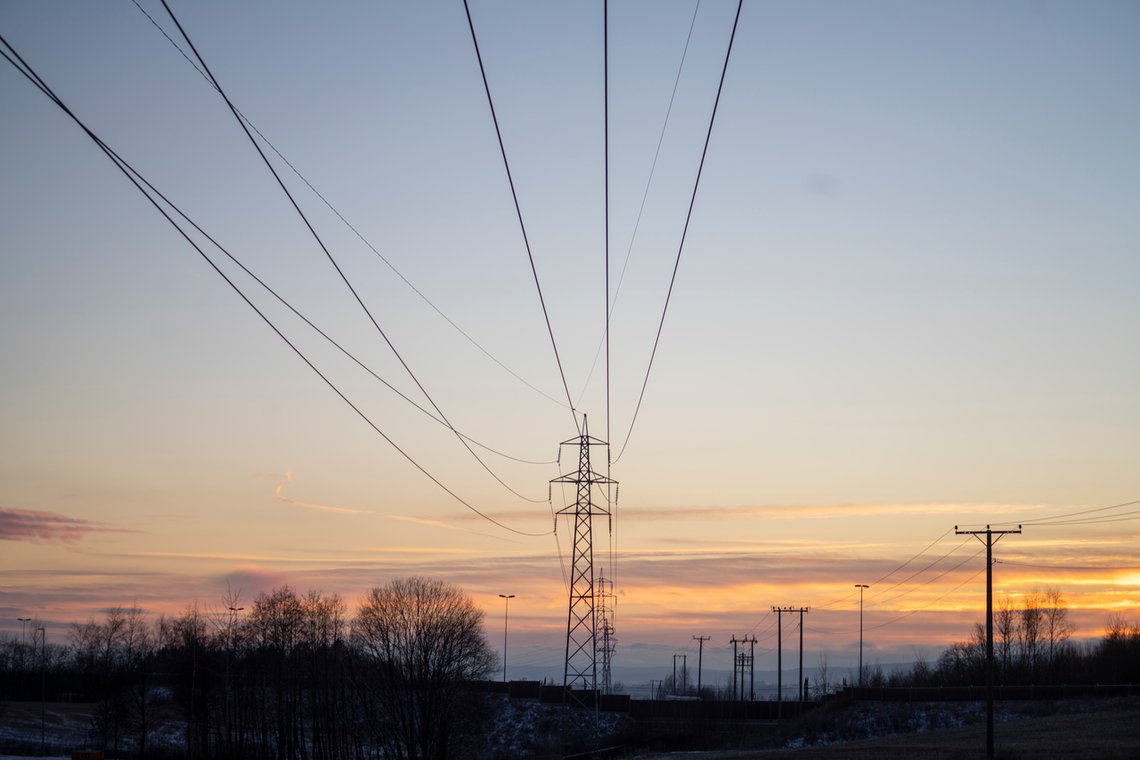 Solen går ned for næringslivet i Sør-Sverige. De skyhøye strømutgiftene skaper opprørsstemning blant bedriftseiere. Foto: Ørn E. Borgen / NTB Solen går ned for næringslivet i Sør-Sverige. De skyhøye strømutgiftene skaper opprørsstemning blant bedriftseiere. Foto: Ørn E. Borgen / NTB