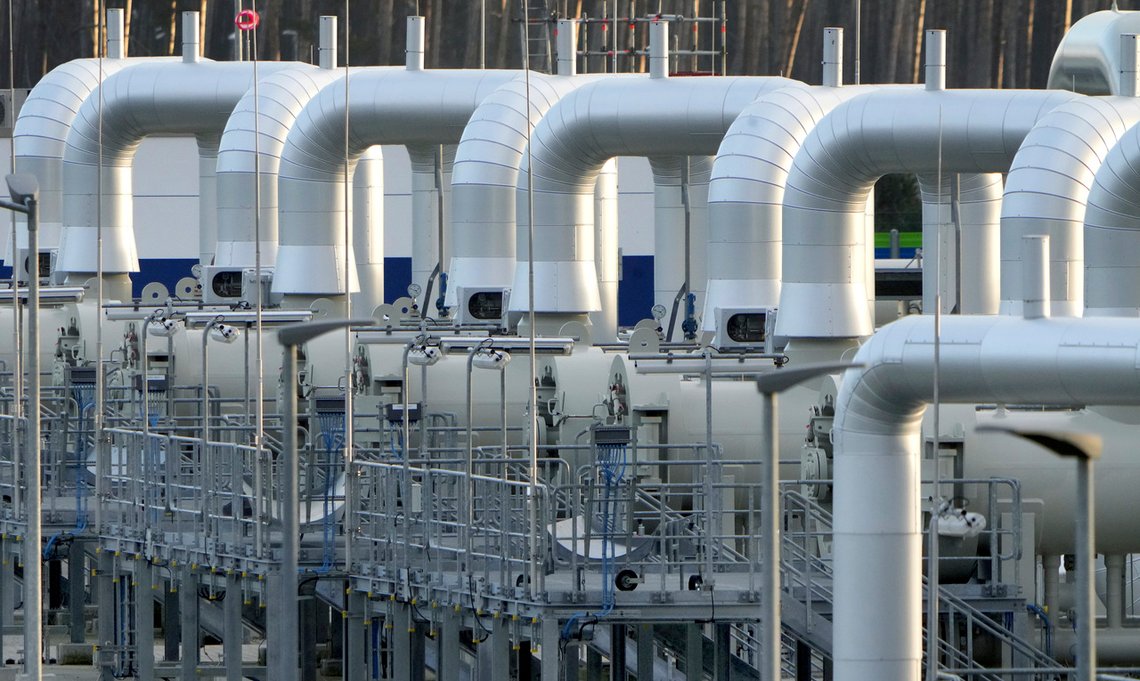 Nord Stream 2-anlegget (bildet) er så langt ikke tatt i bruk, og gassrørledningen Nord Stream 1 er stengt på grunn av vedlikehold. Ukraina-krigen kaster lange skygger over det europeiske energimarkedet, og prisene er skyhøye. Dansk industri står nå overfor en krise. Foto: Michael Sohn / AP / NTB Nord Stream 2-anlegget (bildet) er så langt ikke tatt i bruk, og gassrørledningen Nord Stream 1 er stengt på grunn av vedlikehold. Ukraina-krigen kaster lange skygger over det europeiske energimarkedet, og prisene er skyhøye. Dansk industri står nå overfor en krise. Foto: Michael Sohn / AP / NTB