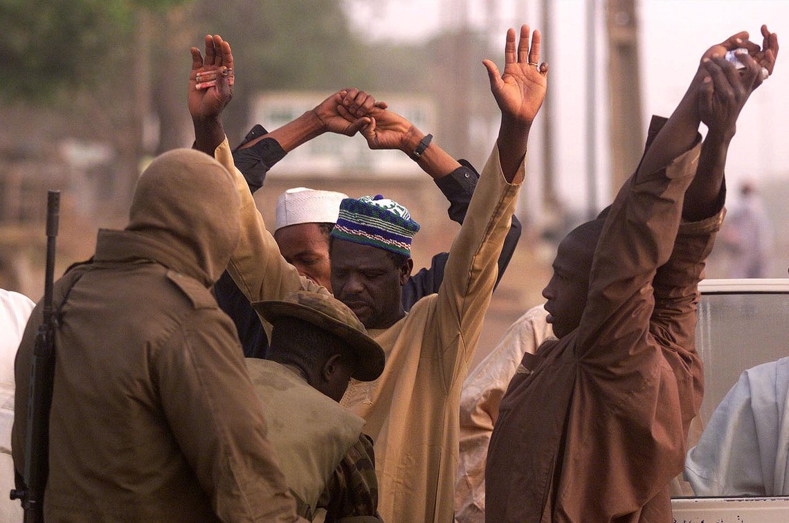 En shariadomstol i Nigeria har dømt tre menn til døden ved steining for homofili. Ill.foto: Brennan Linsley / AP / NTB En shariadomstol i Nigeria har dømt tre menn til døden ved steining for homofili. Ill.foto: Brennan Linsley / AP / NTB