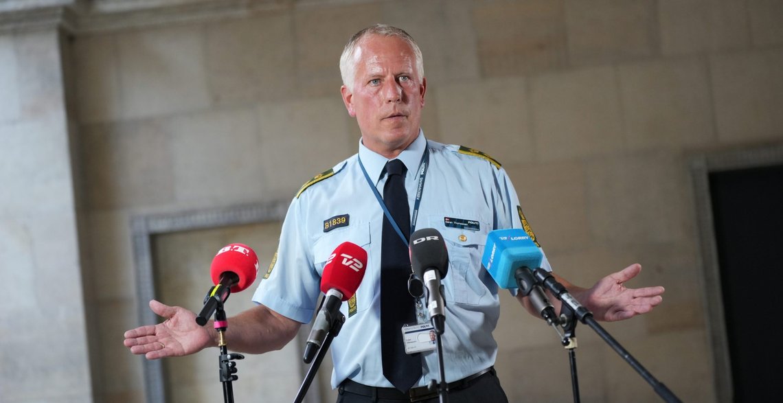 Sjefpolitiinspektør Søren Thomassen opplyser i natt at det er tre drepte etter skytingen i København. Foto: Emil Helms / Ritzau Scanpix via AP Sjefpolitiinspektør Søren Thomassen opplyser i natt at det er tre drepte etter skytingen i København. Foto: Emil Helms / Ritzau Scanpix via AP
