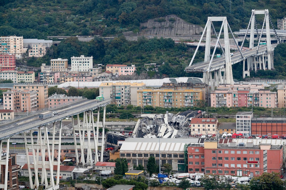 Morandi-broen i Genoa, Italia kollapset i 2018, 43 mennesker mistet livet. Elendig vedlikehold av infrastruktur kan få hele Vesten til å kollapse. Men ingen bryr seg. Foto: AP/ Antonio Calanni/ NTB Morandi-broen i Genoa, Italia kollapset i 2018, 43 mennesker mistet livet. Elendig vedlikehold av infrastruktur kan få hele Vesten til å kollapse. Men ingen bryr seg. Foto: AP/ Antonio Calanni/ NTB