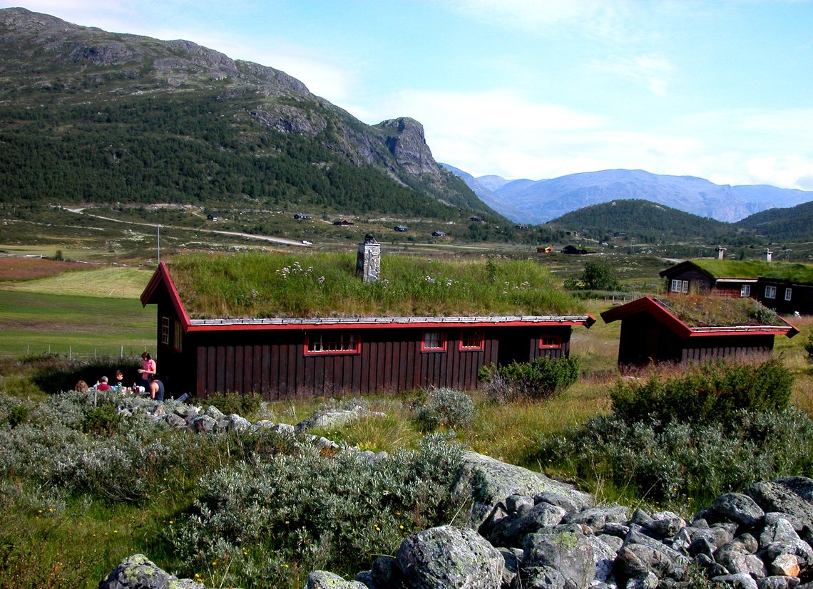 En del ser seg nå bare råd til kun å bruke hytta noen få uker om sommeren siden strømforbruket på denne årstiden er minimal. Her fra Hemsedal. Foto: Berit Keilen / NTB En del ser seg nå bare råd til kun å bruke hytta noen få uker om sommeren siden strømforbruket på denne årstiden er minimal. Her fra Hemsedal. Foto: Berit Keilen / NTB