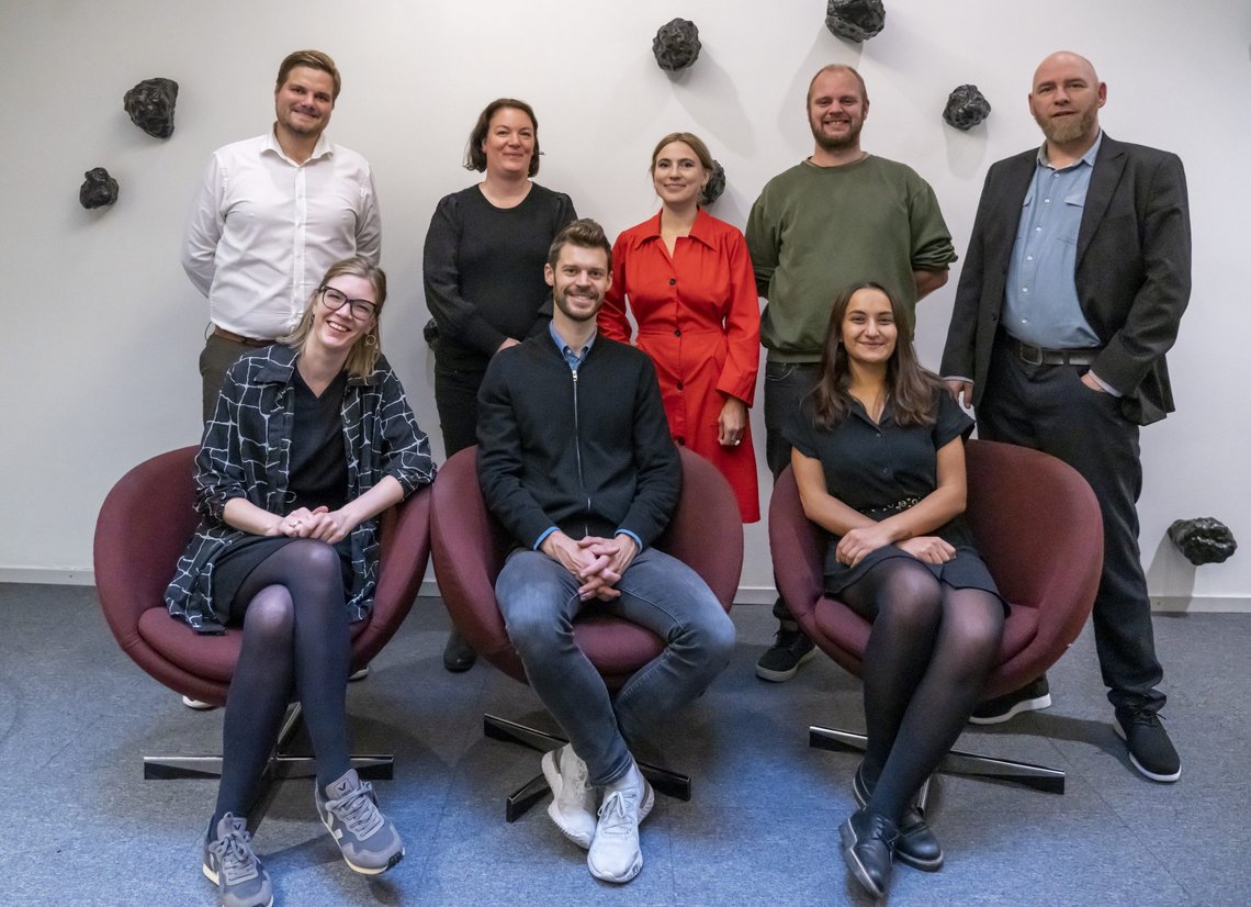 Oslo 20210930.
Den nye gruppen til partiet Rødt samlet seg på Stortinget torsdag. Bak fra venstre: Tobias Drevland Lund, Hege Bae Nyholt, Sofie Marhaug, Mímir Kristjánsson og Geir Jørgensen.
Foran fra venstre: Marie Sneve Martinussen, Bjørnar Moxnes og Seher Aydar.
Foto: Ole Berg-Rusten / NTB Oslo 20210930.
Den nye gruppen til partiet Rødt samlet seg på Stortinget torsdag. Bak fra venstre: Tobias Drevland Lund, Hege Bae Nyholt, Sofie Marhaug, Mímir Kristjánsson og Geir Jørgensen.
Foran fra venstre: Marie Sneve Martinussen, Bjørnar Moxnes og Seher Aydar.
Foto: Ole Berg-Rusten / NTB