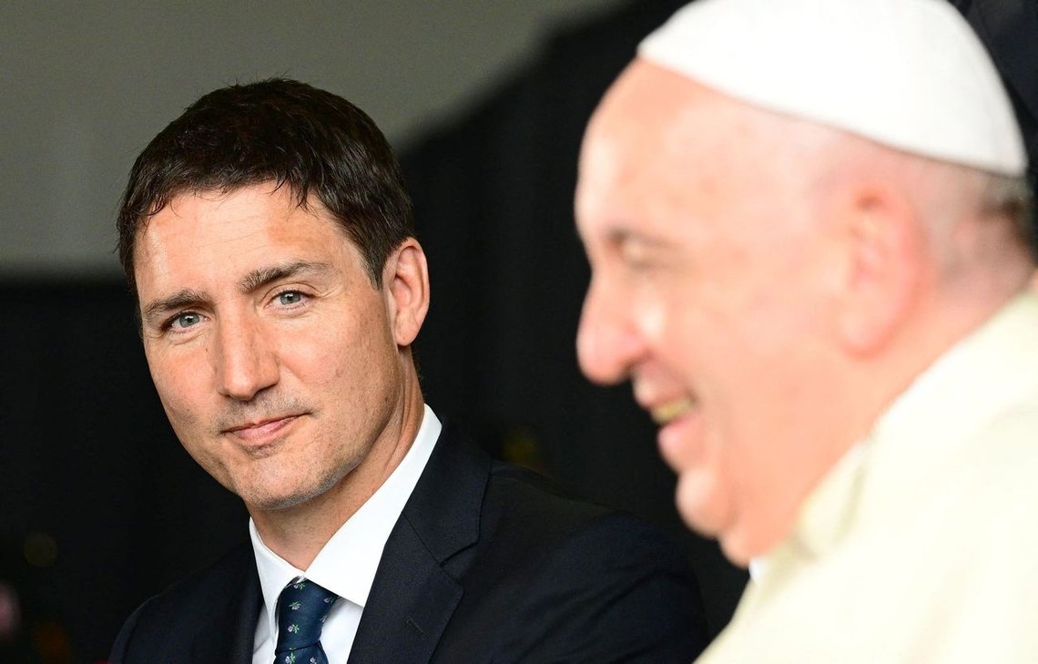 Til høyre katolikkenes pave Frans. Til venstre woke-folkets pave Justin Trudeau. Foto: Vincenzo PINTO/ AFP/ NTB Til høyre katolikkenes pave Frans. Til venstre woke-folkets pave Justin Trudeau. Foto: Vincenzo PINTO/ AFP/ NTB