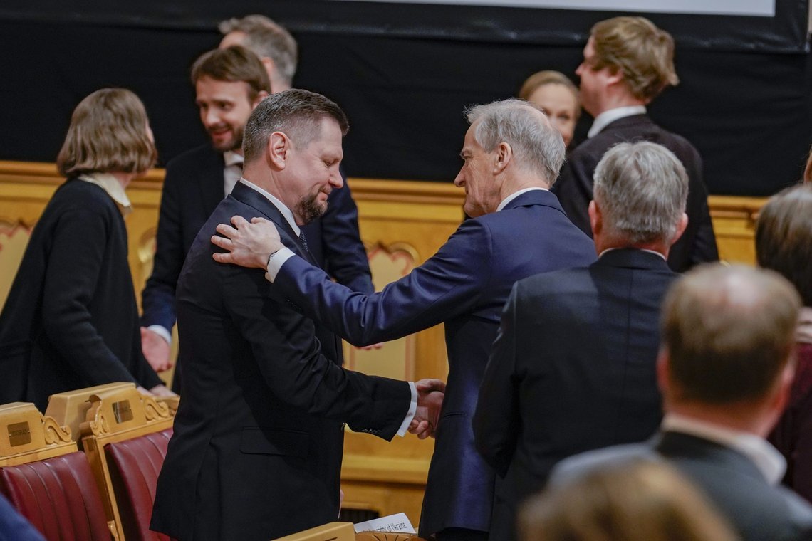 Oslo, Norge 20220330.
Ukrainas ambassadør til Norge, Vjatsjeslav Jatsjuk, sammen med statsminister Jonas Gahr Støre etter Ukrainas president, Volodymyr Zelenskyj, tale til Stortinget.
Foto: Heiko Junge / POOL / NTB Oslo, Norge 20220330.
Ukrainas ambassadør til Norge, Vjatsjeslav Jatsjuk, sammen med statsminister Jonas Gahr Støre etter Ukrainas president, Volodymyr Zelenskyj, tale til Stortinget.
Foto: Heiko Junge / POOL / NTB