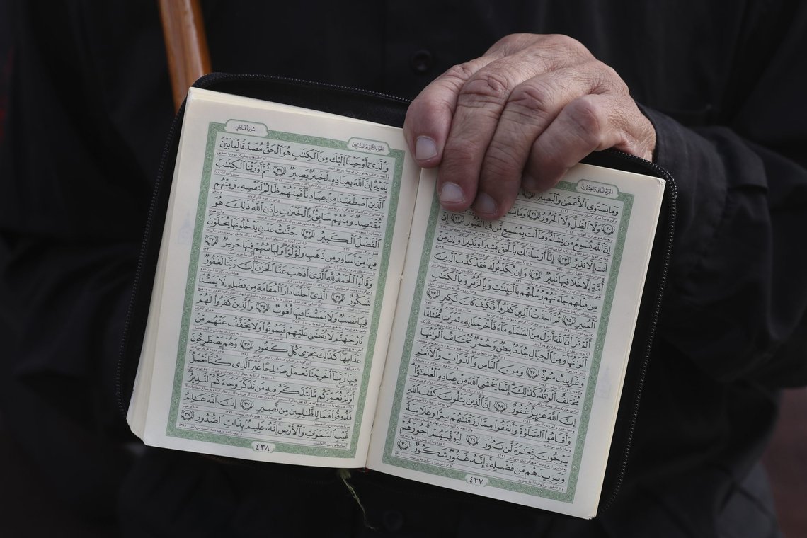 Det skjer at datagenererte QR-koder blir forvekslet med arabisk skrift. Det kan føre galt av sted. Foto: Vahid Salemi / AP / NTB Det skjer at datagenererte QR-koder blir forvekslet med arabisk skrift. Det kan føre galt av sted. Foto: Vahid Salemi / AP / NTB
