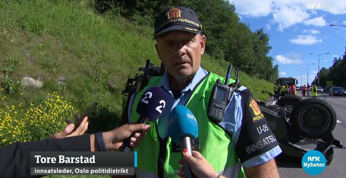 Politiets innsatsleder Tore Barstad under en pressebrief på åstedet lørdag. Politiets innsatsleder Tore Barstad under en pressebrief på åstedet lørdag.