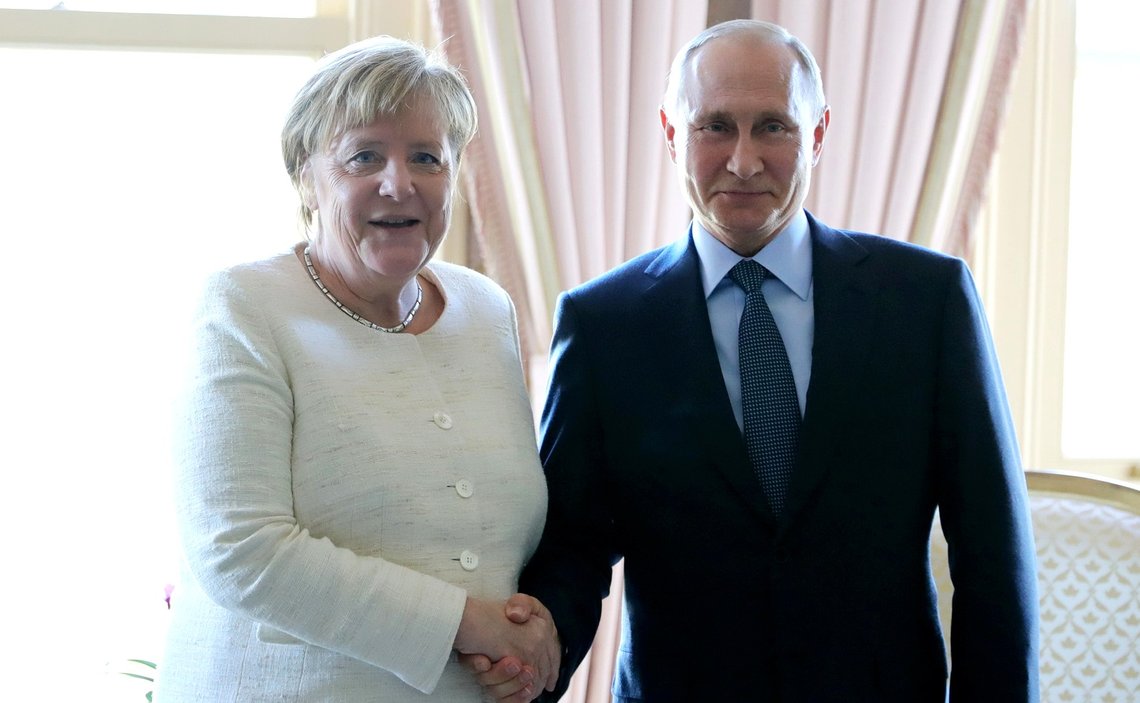 Ikke en sky på himmelen. Angela Merkel og Vladimir Putin i oktober 2018. Foto: Kremlin.ru / Wikimedia Commons Ikke en sky på himmelen. Angela Merkel og Vladimir Putin i oktober 2018. Foto: Kremlin.ru / Wikimedia Commons