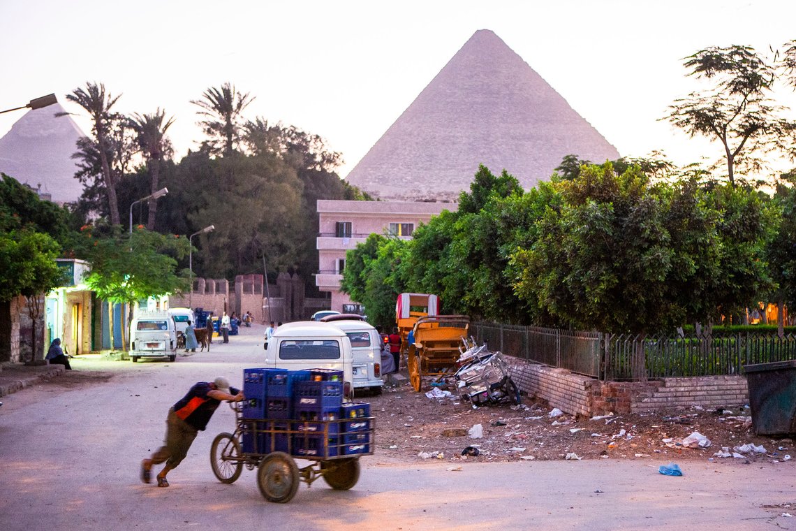 Giza er den tredje største byen i Egypt, men ligger innenfor stor-Kairo, det største sammenhengende urbane området i Afrika. Foto: Arnt Jensvoll / Document Giza er den tredje største byen i Egypt, men ligger innenfor stor-Kairo, det største sammenhengende urbane området i Afrika. Foto: Arnt Jensvoll / Document