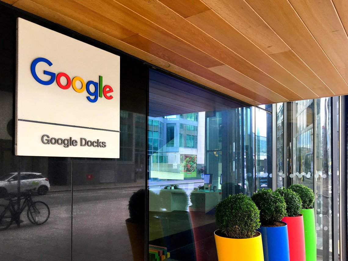 Google er bøtelagt med 60 millioner australske dollar for å ha villedet forbrukerne til å tro at posisjonsdataene deres ikke ble samlet inn hvis de slo av «Location History». Foto Googles hovedkarter, Irland: Pete Outreach / Wikimedia Commons Google er bøtelagt med 60 millioner australske dollar for å ha villedet forbrukerne til å tro at posisjonsdataene deres ikke ble samlet inn hvis de slo av «Location History». Foto Googles hovedkarter, Irland: Pete Outreach / Wikimedia Commons