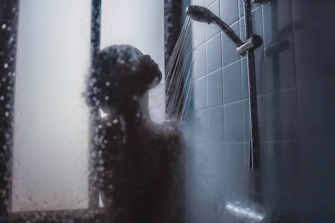 En 80 år gammel kvinne er permanent utestengt fra en YMCA-svømmehall fordi hun krevde en transseksuell som hadde tilsyn med unge jenter, fjernet fra damegarderoben. Illustrasjonsfoto: Hannah Xu, Unsplash En 80 år gammel kvinne er permanent utestengt fra en YMCA-svømmehall fordi hun krevde en transseksuell som hadde tilsyn med unge jenter, fjernet fra damegarderoben. Illustrasjonsfoto: Hannah Xu, Unsplash