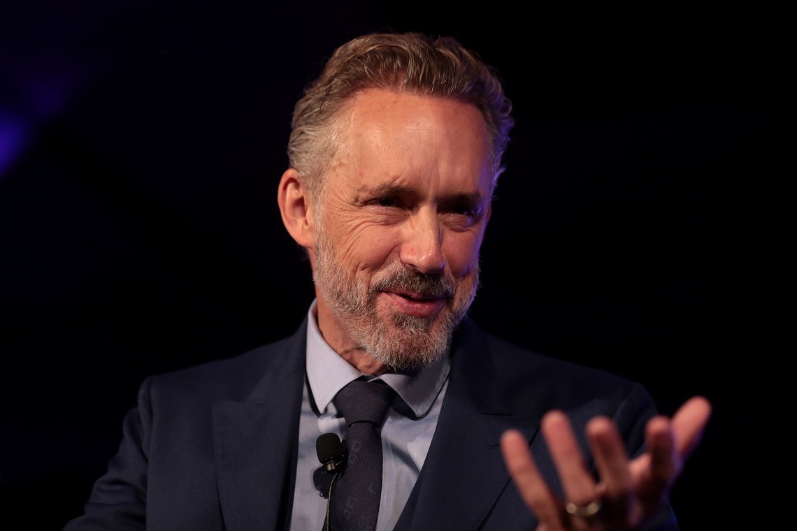 Jordan Peterson så tyranniske tendenser hos Trudeau allerede før det kanadiske folks frihet ble strupet med begrunnelse i covid. Foto: Gage Skidmore, Wikimedia Commons Jordan Peterson så tyranniske tendenser hos Trudeau allerede før det kanadiske folks frihet ble strupet med begrunnelse i covid. Foto: Gage Skidmore, Wikimedia Commons