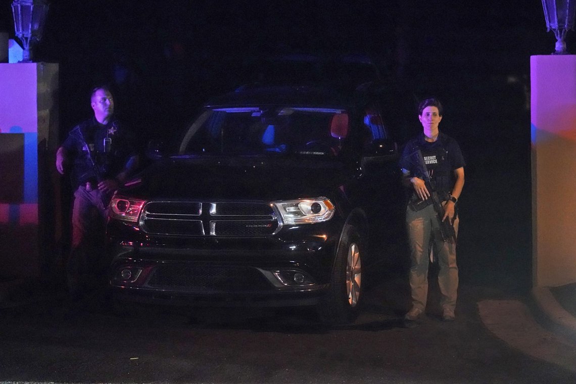 Armed Secret Service agents stand outside an entrance to former President Donald Trump's Mar-a-Lago estate, Monday, Aug. 8, 2022, in Palm Beach, Fla. Trump said in a lengthy statement that the FBI was conducting a search of his Mar-a-Lago estate and asserted that agents had broken open a safe. (AP Photo/Wilfredo Lee) Armed Secret Service agents stand outside an entrance to former President Donald Trump's Mar-a-Lago estate, Monday, Aug. 8, 2022, in Palm Beach, Fla. Trump said in a lengthy statement that the FBI was conducting a search of his Mar-a-Lago estate and asserted that agents had broken open a safe. (AP Photo/Wilfredo Lee)
