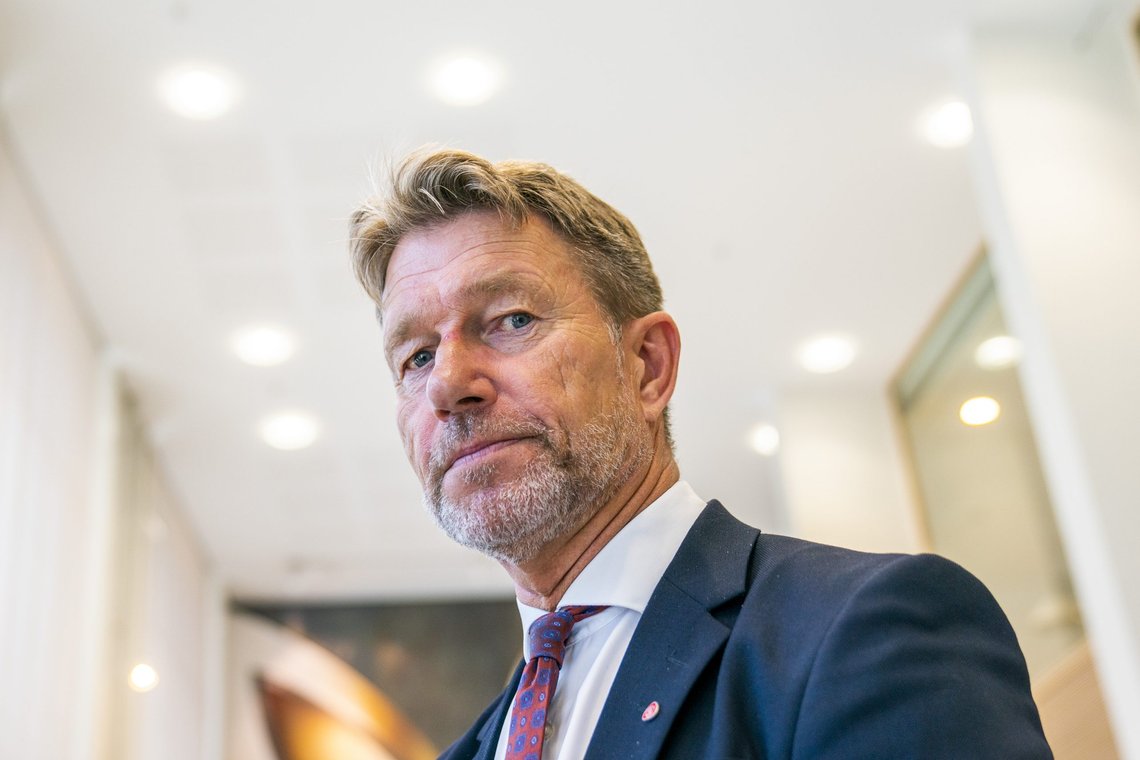 Olje- og energiminister Terje Aasland (Ap) vil ha klarhet i hvilke muligheter Norge faktisk har for å bremse krafteksporten, både teknisk og juridisk. Han sier det er uaktuelt å stanse eksporten helt. Foto: Stian Lysberg Solum / NTB Olje- og energiminister Terje Aasland (Ap) vil ha klarhet i hvilke muligheter Norge faktisk har for å bremse krafteksporten, både teknisk og juridisk. Han sier det er uaktuelt å stanse eksporten helt. Foto: Stian Lysberg Solum / NTB