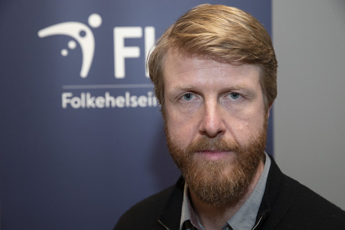 FHI-overlege Are Stuwitz Berg mener det er uheldig at ikke flere menn har tatt tredje vaksinedose. Foto: Terje Bendiksby / NTB FHI-overlege Are Stuwitz Berg mener det er uheldig at ikke flere menn har tatt tredje vaksinedose. Foto: Terje Bendiksby / NTB