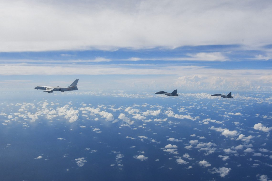 Dette bildet fra det statlige nyhetsbyrået Xinhua viser kinesiske jagerfly i en øvelse rundt Taiwan søndag. Foto: Li Bingyu / Xinhua via AP / NTB Dette bildet fra det statlige nyhetsbyrået Xinhua viser kinesiske jagerfly i en øvelse rundt Taiwan søndag. Foto: Li Bingyu / Xinhua via AP / NTB