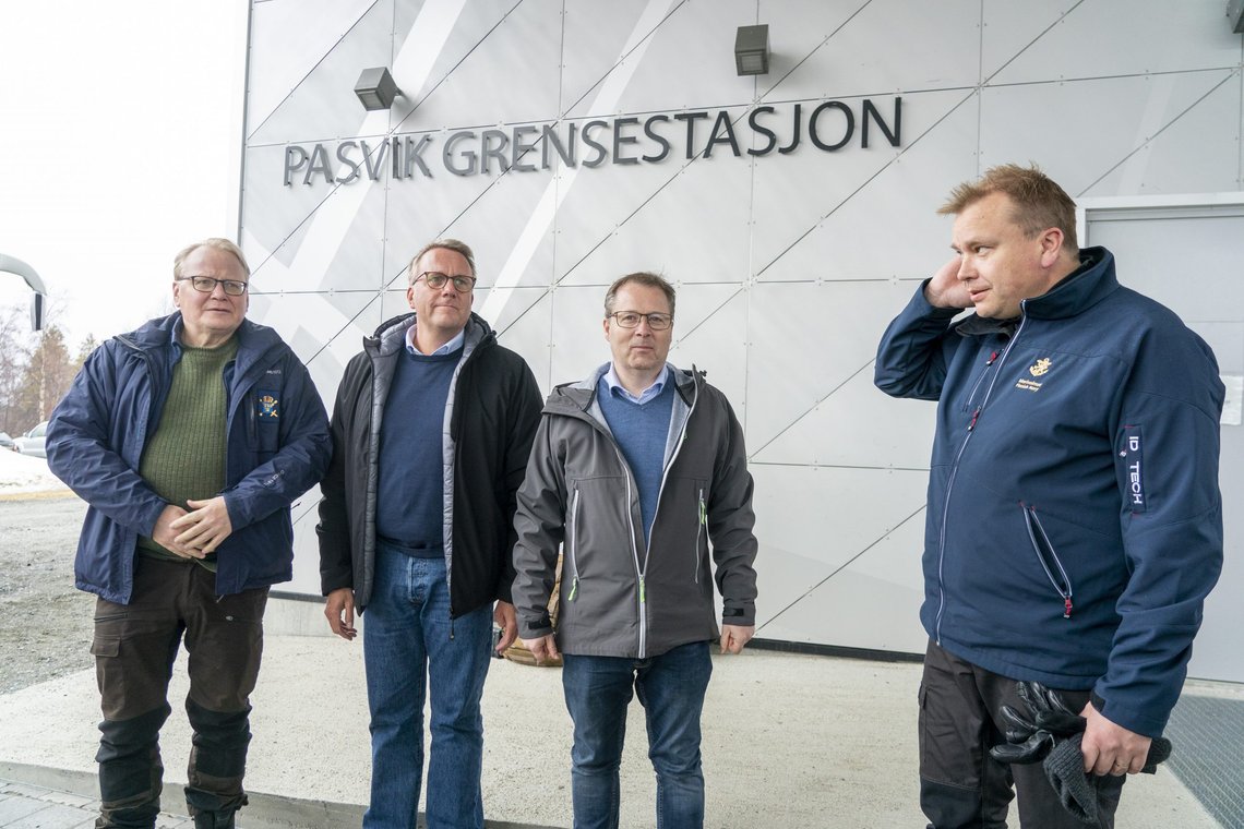 Sveriges forsvarsminister Peter Hultqvist (t.v.), Danmarks forsvarsminister Morten Bødskov, Norges forsvarsminister Bjørn Arild Gram (Sp) og Finlands forsvarsminister Antti Kaikkonen under et møte i Pasvik ved Kirkenes i mai. Foto: Terje Pedersen / NTB Sveriges forsvarsminister Peter Hultqvist (t.v.), Danmarks forsvarsminister Morten Bødskov, Norges forsvarsminister Bjørn Arild Gram (Sp) og Finlands forsvarsminister Antti Kaikkonen under et møte i Pasvik ved Kirkenes i mai. Foto: Terje Pedersen / NTB