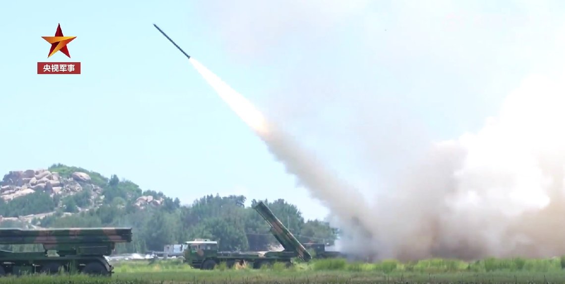 Kina reagerte som forventet med raseri etter at Nancy Pelosi (D) besøkte Taiwan tidligere denne uken. Kina skal ha skutt minst 11 ballistiske missiler over Taiwan siste døgn. Skjermdump: Kinesiske statsmedier / The Telegraph Kina reagerte som forventet med raseri etter at Nancy Pelosi (D) besøkte Taiwan tidligere denne uken. Kina skal ha skutt minst 11 ballistiske missiler over Taiwan siste døgn. Skjermdump: Kinesiske statsmedier / The Telegraph