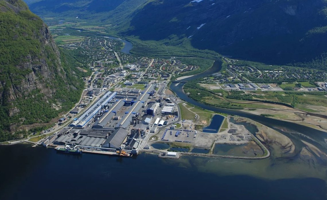 Motstanden mot elektrifisering av sokkelen vokser, også i tradisjonelle kraftkommuner som Høyanger og Sunndal. Her et bilde av Sunndalsøra der Norsk Hydro i mer enn en mannsalder har tjent godt på billig, norsk vannkraft. Skjermdump: Norsk Hydro Motstanden mot elektrifisering av sokkelen vokser, også i tradisjonelle kraftkommuner som Høyanger og Sunndal. Her et bilde av Sunndalsøra der Norsk Hydro i mer enn en mannsalder har tjent godt på billig, norsk vannkraft. Skjermdump: Norsk Hydro