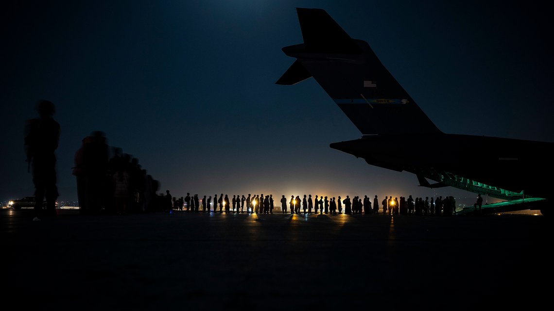 Evakuering fra Hamid Karzai internasjonale lufthavn, Afghanistan 21. august 2021. Foto: US Central Command Public Affairs, Wikimedia Commons Evakuering fra Hamid Karzai internasjonale lufthavn, Afghanistan 21. august 2021. Foto: US Central Command Public Affairs, Wikimedia Commons