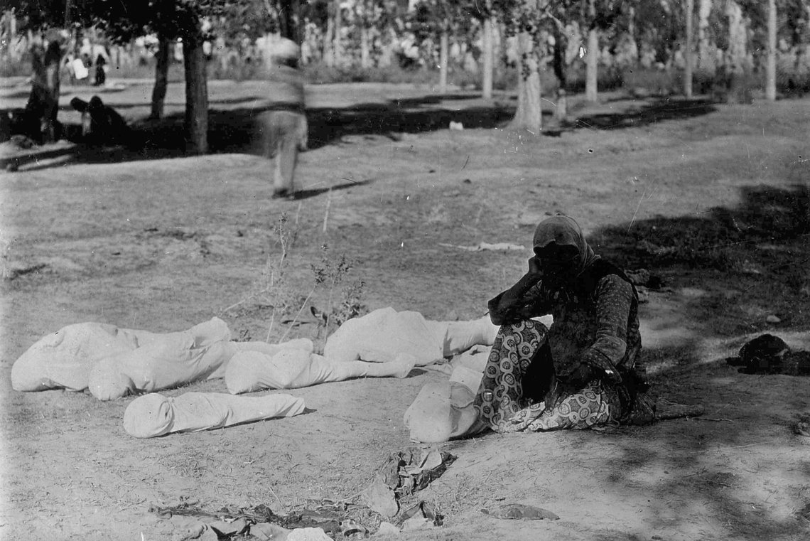 Folkemordet på armenerne. Mor med sine fem barn. Foto: Maria Jacobsen, dagbok 1907-1919, Kharput-Turkey, Wikimedia Commons Folkemordet på armenerne. Mor med sine fem barn. Foto: Maria Jacobsen, dagbok 1907-1919, Kharput-Turkey, Wikimedia Commons