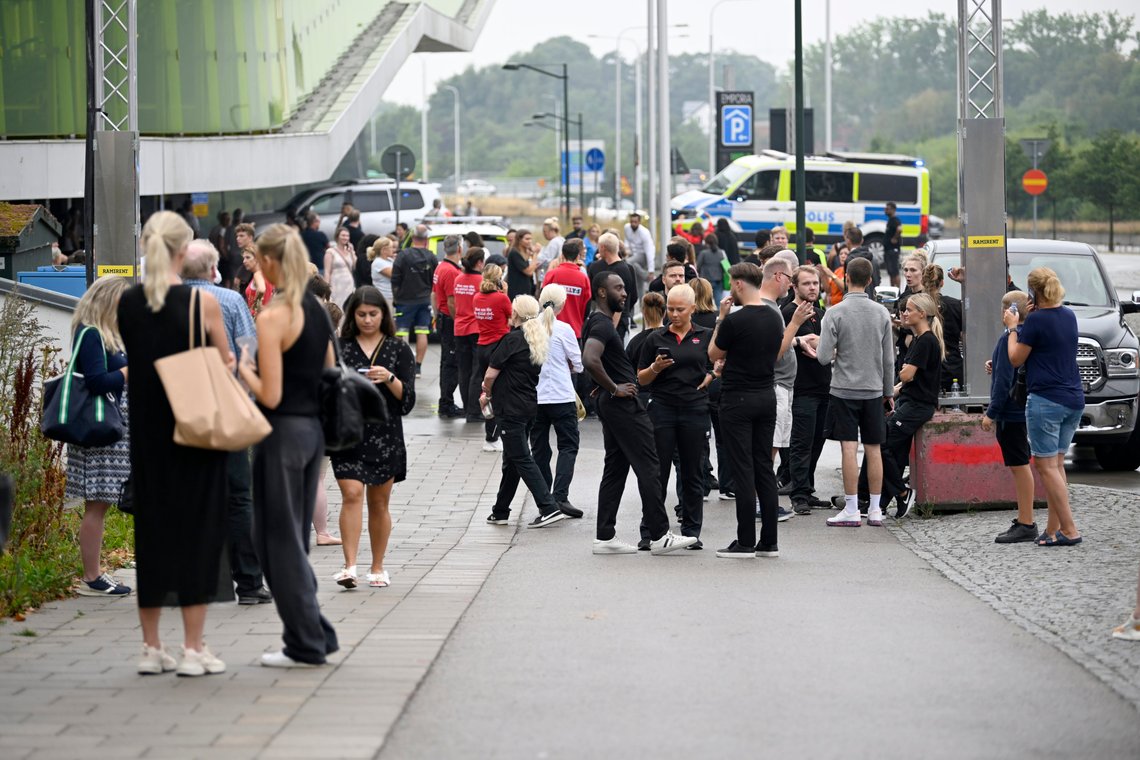 MALMÖ, SVERIGE 20220819.
En skottlossning har inträffat på köpcentrumet Emporia i Malmö. Polisen är på plats och avspärrningar har upprättats.
Foto: Johan Nilsson/TT / NTB MALMÖ, SVERIGE 20220819.
En skottlossning har inträffat på köpcentrumet Emporia i Malmö. Polisen är på plats och avspärrningar har upprättats.
Foto: Johan Nilsson/TT / NTB