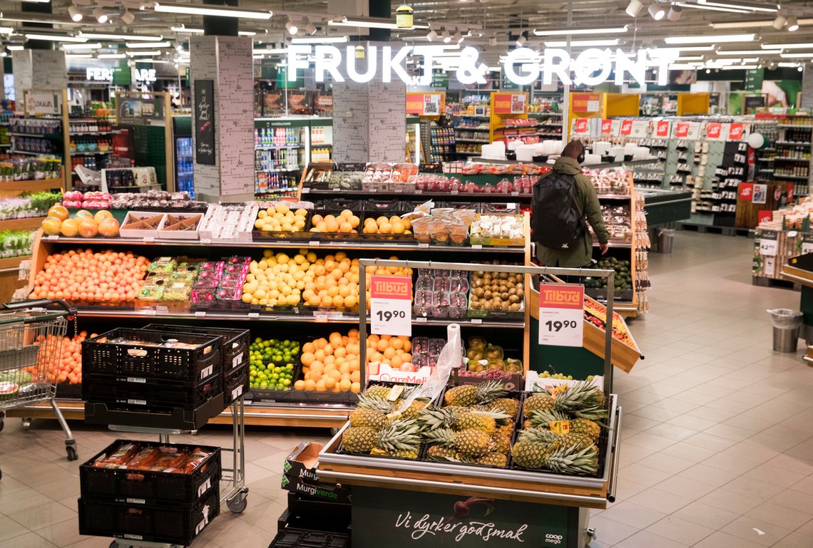 Viktige aktører i matproduksjonen, som Felleskjøpet og Nortura, rammes hardt av de skyhøye strømprisene. Begge advarer om høyere priser på mat, og det er også mulighet for produksjonsstopp. Foto: Terje Pedersen / NTB Viktige aktører i matproduksjonen, som Felleskjøpet og Nortura, rammes hardt av de skyhøye strømprisene. Begge advarer om høyere priser på mat, og det er også mulighet for produksjonsstopp. Foto: Terje Pedersen / NTB