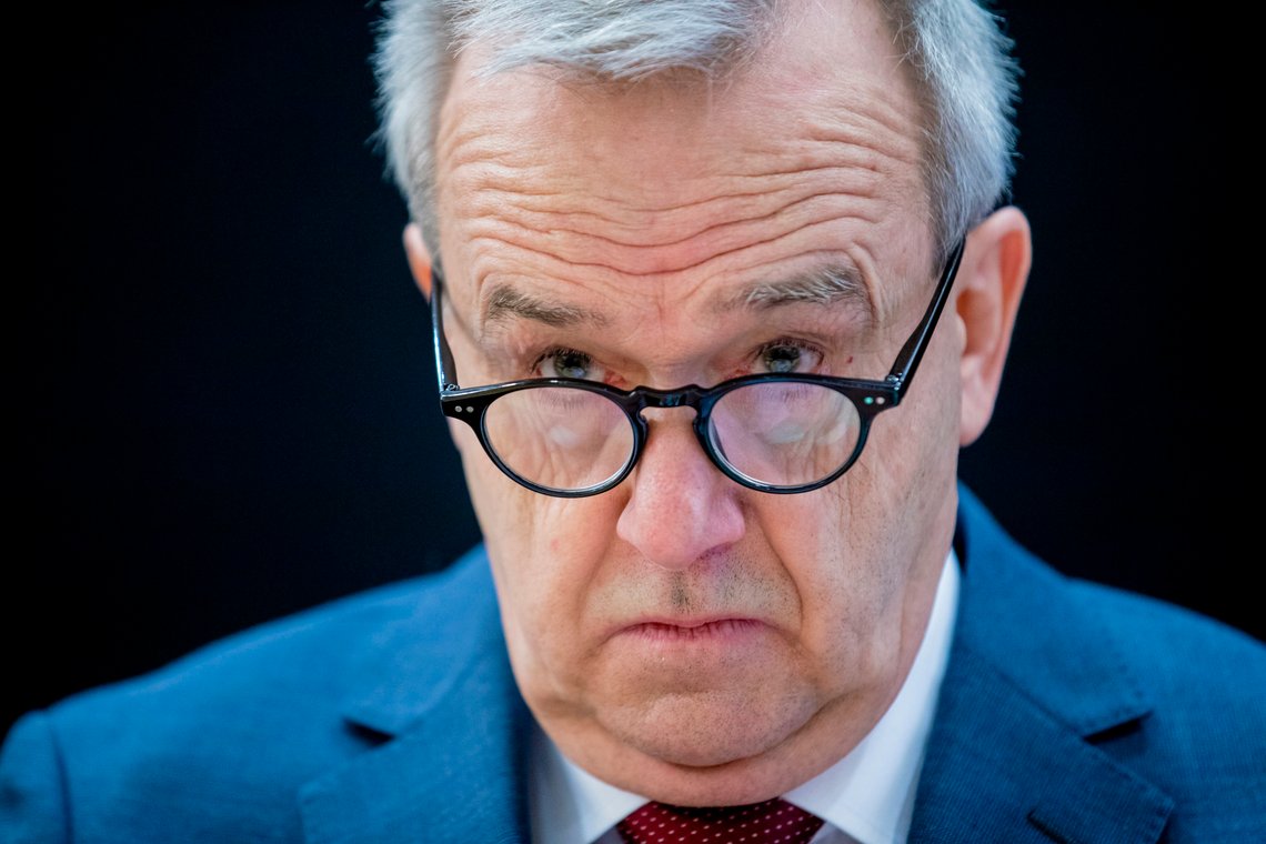 Tidligere riksadvokat Tor-Aksel Busch beklager til fetteren til Birgitte Tengs. Foto: Stian Lysberg Solum / NTB Tidligere riksadvokat Tor-Aksel Busch beklager til fetteren til Birgitte Tengs. Foto: Stian Lysberg Solum / NTB