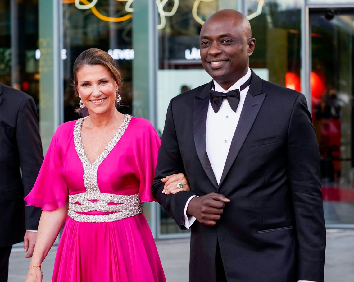 Prinsesse Märtha Louise og Durek Verrett etter regjeringens festarrangement i forbindelse med prinsesse Ingrid Alexandras myndighetsdag. Foto: Lise Åserud / NTB. Prinsesse Märtha Louise og Durek Verrett etter regjeringens festarrangement i forbindelse med prinsesse Ingrid Alexandras myndighetsdag. Foto: Lise Åserud / NTB.