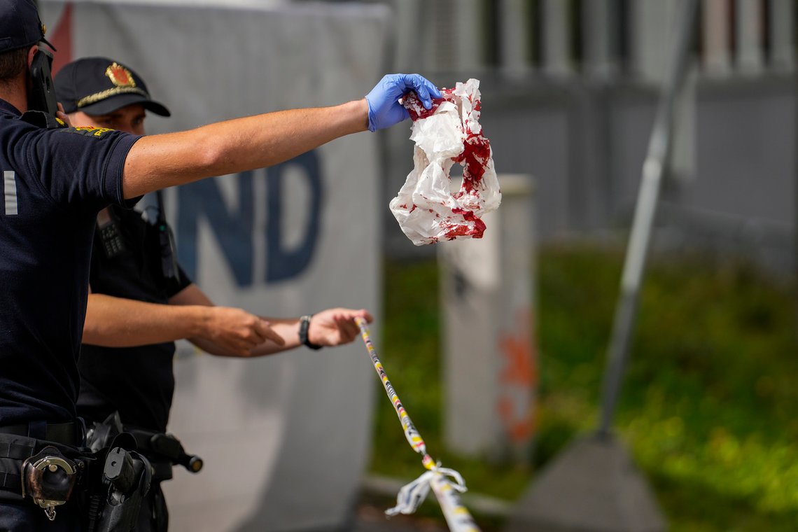 Politiet i arbeid på Stovner, hvor en tenåring 30. august ble alvorlig skadet etter å ha blitt knivstukket. "Mahmod" (18) er siktet for drapsforsøk. Foto: Javad Parsa / NTB Politiet i arbeid på Stovner, hvor en tenåring 30. august ble alvorlig skadet etter å ha blitt knivstukket. "Mahmod" (18) er siktet for drapsforsøk. Foto: Javad Parsa / NTB
