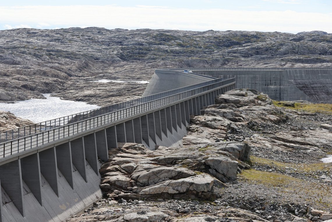 Lav vannstand i Blåsjø, som er det største kraftmagasinet i Norge. Anlegget består av flere dammer. Demningen på bildet ligger i Førrevassdammen. Foto: Ørn E. Borgen / NTB Lav vannstand i Blåsjø, som er det største kraftmagasinet i Norge. Anlegget består av flere dammer. Demningen på bildet ligger i Førrevassdammen. Foto: Ørn E. Borgen / NTB