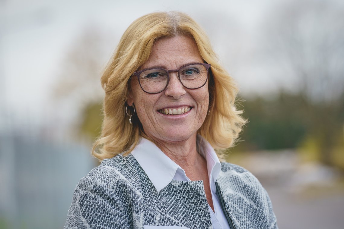 Konsernsjefen i Nortura Anne Marit Panengstuen smiler på dette bildet. Men hun er ikke spesielt fornøyd med regjeringens forslag til strømstøtte for næringslivet. Det hjelper lite med 3,5 millioner i støtte når strømkostnadene stiger med hundrevis av millioner kroner i året.
Foto: Stian Lysberg Solum / NTB Konsernsjefen i Nortura Anne Marit Panengstuen smiler på dette bildet. Men hun er ikke spesielt fornøyd med regjeringens forslag til strømstøtte for næringslivet. Det hjelper lite med 3,5 millioner i støtte når strømkostnadene stiger med hundrevis av millioner kroner i året.
Foto: Stian Lysberg Solum / NTB