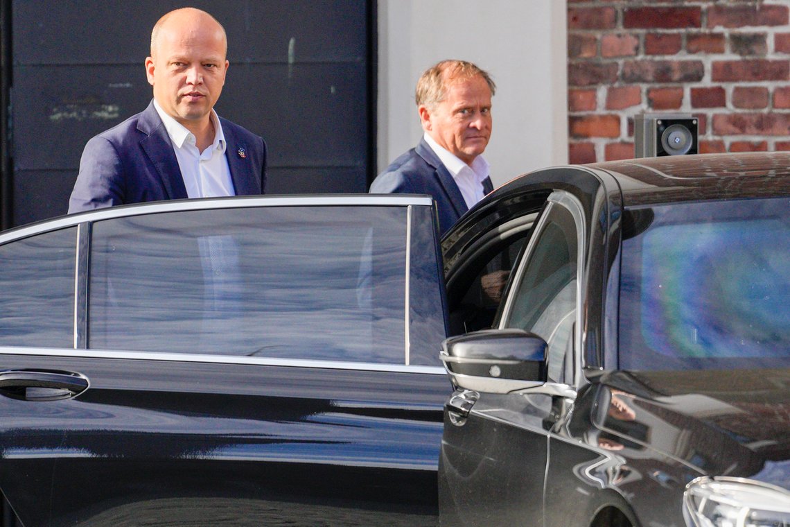 Finansminister Trygve Slagsvold Vedum forlater statsministerens kontor etter møtet statsminister Jonas Gahr Støre og olje- og energiminister Terje Aasland hadde med gassleverandører om energikrisen i Europa. Europa er av interesse. Men ikke oss som er født og oppvokst i Norge.
Foto: Javad Parsa / NTB Finansminister Trygve Slagsvold Vedum forlater statsministerens kontor etter møtet statsminister Jonas Gahr Støre og olje- og energiminister Terje Aasland hadde med gassleverandører om energikrisen i Europa. Europa er av interesse. Men ikke oss som er født og oppvokst i Norge.
Foto: Javad Parsa / NTB