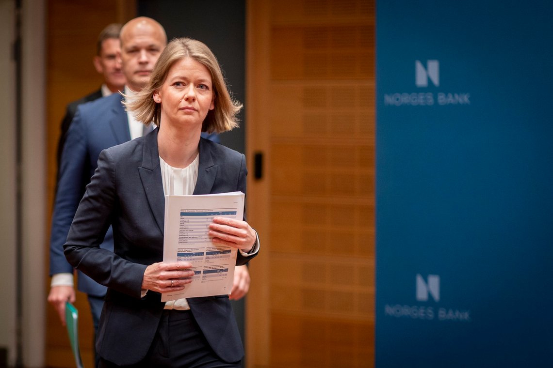 Sentralbanksjef Ida Wolden Bache kommer trolig til å sette opp styringsrenta med ytterligere 0,5 prosentpoeng denne uka. Samtidig begynner eksperten å snakke om at rentetoppen kommer raskere enn ventet. Foto: Heiko Junge / NTB Sentralbanksjef Ida Wolden Bache kommer trolig til å sette opp styringsrenta med ytterligere 0,5 prosentpoeng denne uka. Samtidig begynner eksperten å snakke om at rentetoppen kommer raskere enn ventet. Foto: Heiko Junge / NTB