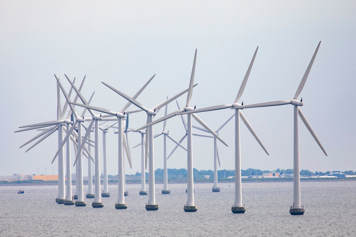 Vindturbiner i Øresund mellom København og Malmö. Slike anlegg aksepterer danskene helt inn til veggen av huset de bor i, ifølge ny undersøkelse.
Foto: Paul Kleiven / NTB Vindturbiner i Øresund mellom København og Malmö. Slike anlegg aksepterer danskene helt inn til veggen av huset de bor i, ifølge ny undersøkelse.
Foto: Paul Kleiven / NTB