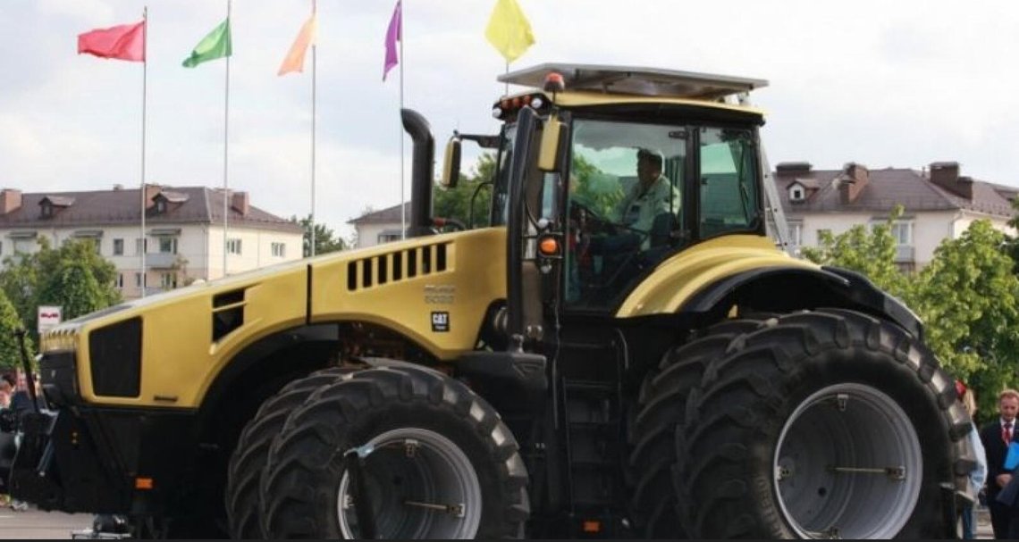 En hviterussisk Belarus ble Putins mest minneverdige beholdning på hans 70-årsdag. Nobelkomiteens fredspris til den russiske menneskerettsorganisasjonen Memorial ble forsøkt sendt i glemmeboken. Illustrasjonsfoto: Traktor.no En hviterussisk Belarus ble Putins mest minneverdige beholdning på hans 70-årsdag. Nobelkomiteens fredspris til den russiske menneskerettsorganisasjonen Memorial ble forsøkt sendt i glemmeboken. Illustrasjonsfoto: Traktor.no