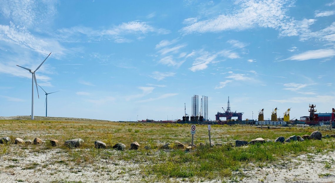 Vindkraft står mot fossil energi. Her fra Fredrikshavn. Foto: Kent Andersen 14/9-2022 Vindkraft står mot fossil energi. Her fra Fredrikshavn. Foto: Kent Andersen 14/9-2022